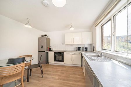 4 bedroom flat to rent - Photo 2