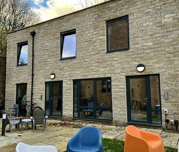 5 Bed Semi-Detached House, Crookesmoor Road, S6 - Photo 1