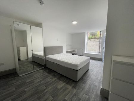 3 bedroom apartment to rent - Photo 4