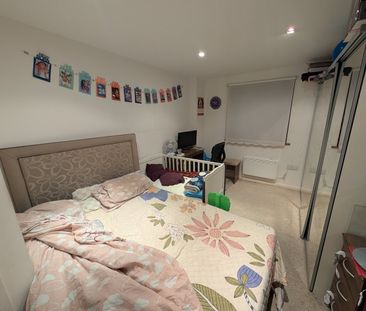 2 Bed Flat, Icon Building, IG1 - Photo 4