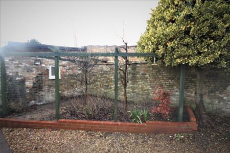 1 bedroom detached house to rent - Photo 5