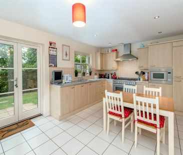 4 bedroom terraced house to rent - Photo 2