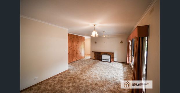 Neat unit in great location. - Photo 1