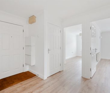 To Let 2 Bed Apartment - Photo 1