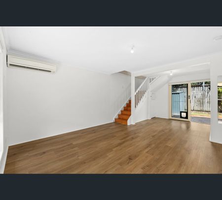 2/34 Edmondstone St, Newmarket, Qld 4051 - Photo 4