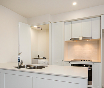 Stunning One Bedroom in Infinity Towers! - Photo 6