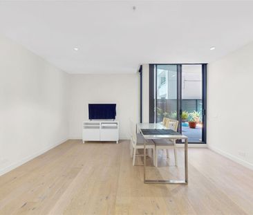 Fully Furnished 2 Bedroom 1 Bathroom with Carpark and Garden in the... - Photo 1