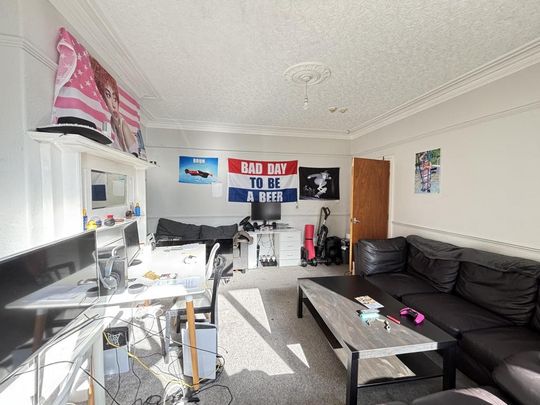 6 bedroom house to rent - Photo 1