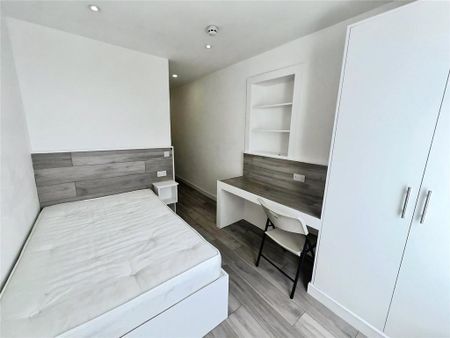 1 bedroom in a house share to rent - Photo 4
