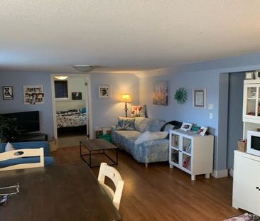 Upper Unit – Beautiful Carriage Home - Photo 3