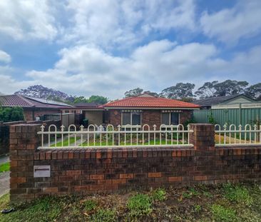 Perfect Family Home in a Quiet Street - Recently Renovated Kitchen! - Photo 6