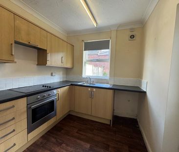 2 bedroom end of terrace house to rent - Photo 5