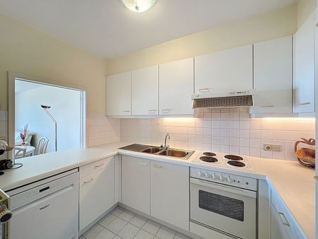 Tweede verblijf//Gemeubeld appartement, centraal gelegen op de Zeedijk nabij het Heldenplein. - Photo 2