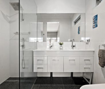 Modern family living at 9 Moore Drive Fulham Gardens. - Photo 1