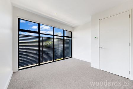 Unrivalled Luxury and Contemporary Elegance with this 3-bedroom Architecturally Designed Townhouse - Photo 3