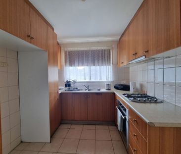 Neat 2 Bedroom Unit in a Great Spot! - Photo 5