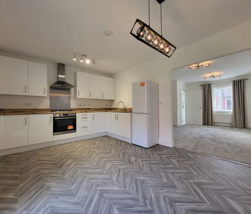 3 bedroom semi-detached to let - Photo 2