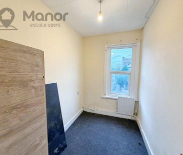 3 bedroom flat to rent - Photo 3