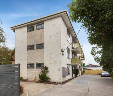 TOP-FLOOR TREAT WITH LIGHT AND STYLE! - Photo 6