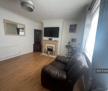 3 bedroom terraced house to rent - Photo 2
