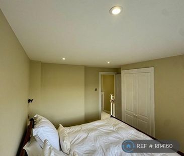 3 bedroom end of terrace house to rent - Photo 2