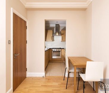 Kilburn High Road, London - Photo 2