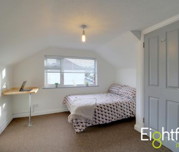 5 bedroom end of terrace house to rent - Photo 4