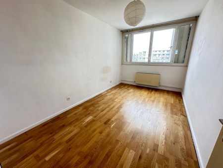 T3 GRATTE CIEL AVEC PLACE DE PARKING ET CAVE - Villeurbanne, ... - Photo 4