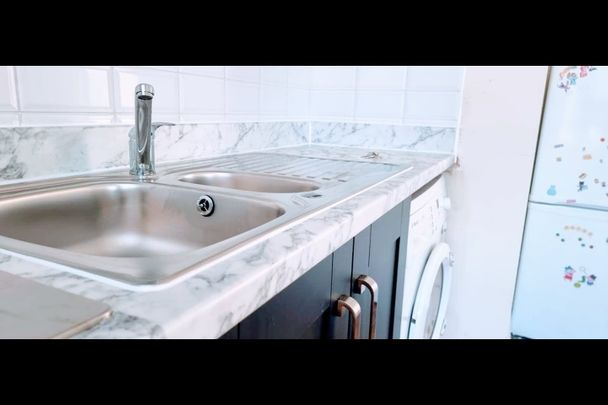 1 Bed Flat, Romford Road, E12 - Photo 1