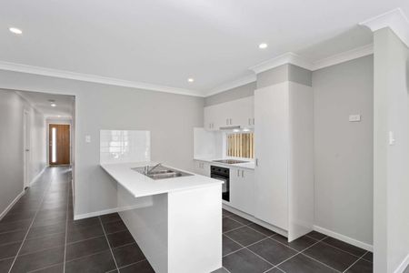 1/9 Sheepdog Road, Park Ridge QLD 4125 - House For Rent | Domain - Photo 2