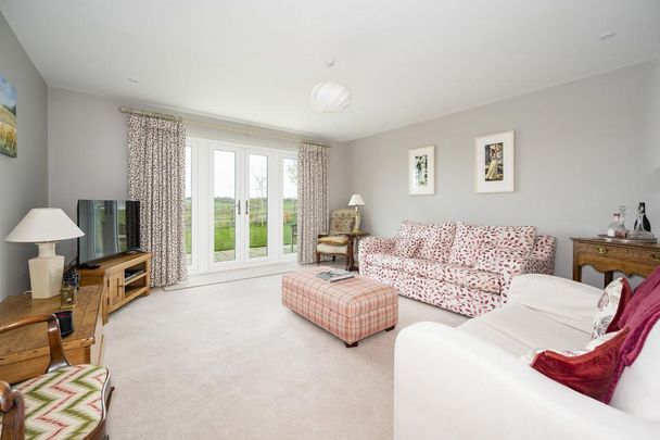 3 bedroom detached bungalow to rent - Photo 1