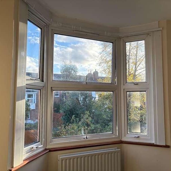 Blenheim Gardens, London, NW2 - Photo 1