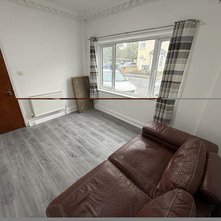 6 bedroom semi-detached house to rent - Photo 1