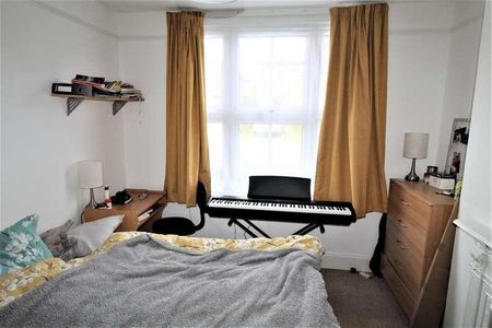 Bond Street, Englefield Green, TW20 - Photo 3