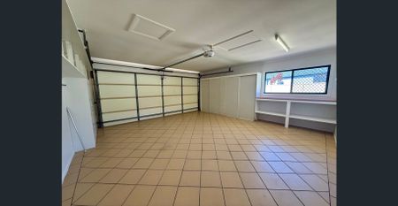 Burleigh Cove – Immaculate Spacious Family Home - Photo 2