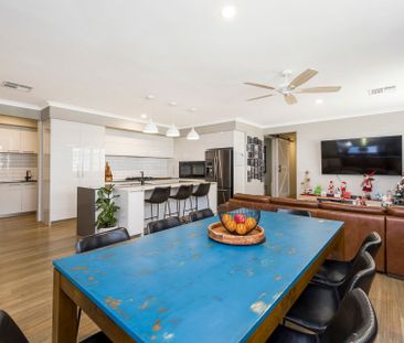 Coastal Comfort Meets Modern Design - Photo 4