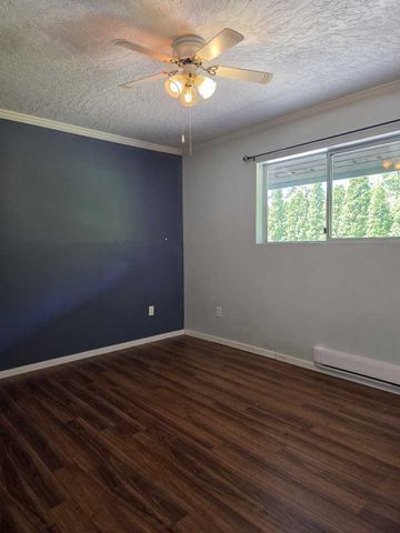 Located in a great location of Willow Point across from the sportsplex (Campbell River) - Photo 4