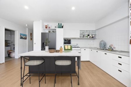 Stylish Ground Floor Apartment with Private Outdoor Space - White Goods Included! - Photo 5