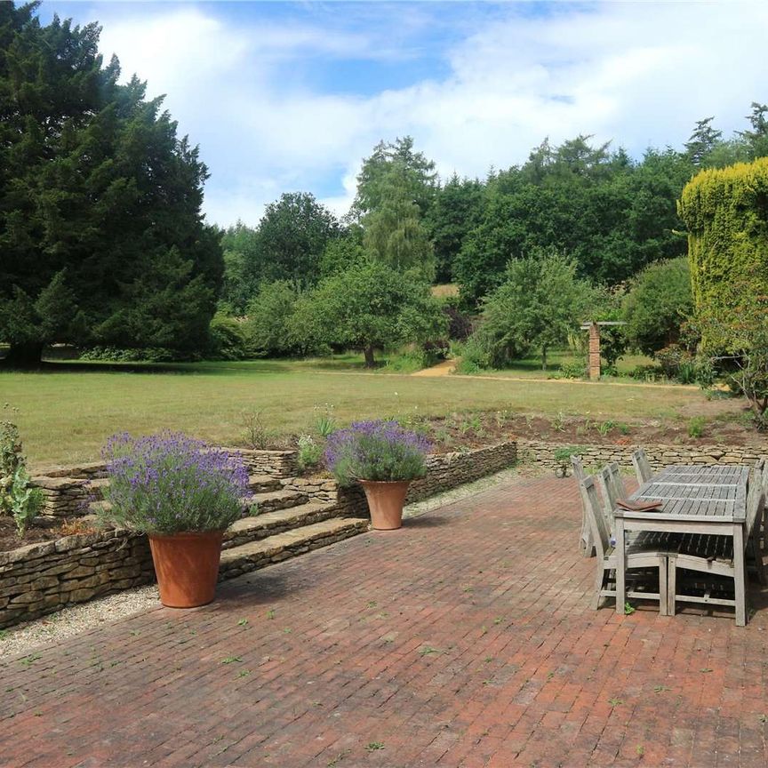 Charming Farmhouse in delightful rural setting with a wealth of character and outside space - Photo 1