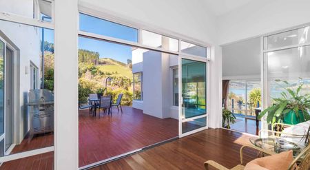 Beautiful Home with Stunning Views! - Photo 3