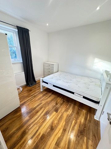 4 Bed Flat, Emmanuel House, CR2 - Photo 3