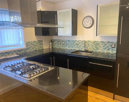 3 bedroom detached house to rent - Photo 3