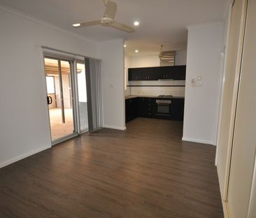 IMMACULATE PRESENTATION 3 x 1 with Huge shed! - Photo 6