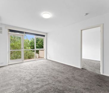 Light-Filled 1 Bedroom Apartment in Prime Armadale Location - Photo 6