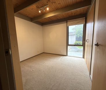 'Very Spacious Home Available' - For Lease - Photo 5