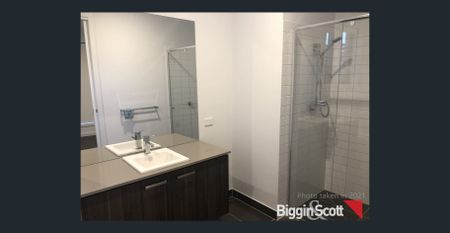 STYLISH AND SECLUDED TOWNHOUSE! - Photo 4