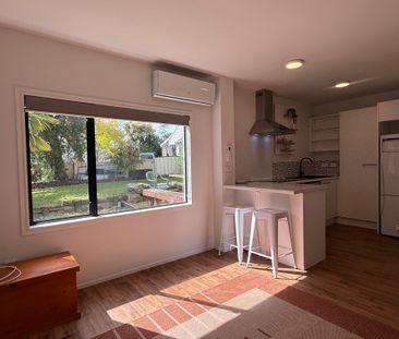 Versatile Dual-Living Home - Ideal for Large Families or Shared Living - Photo 3