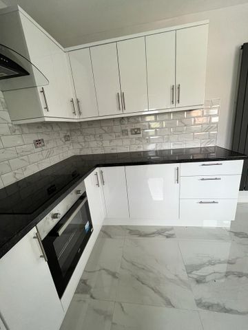 3 bedroom terraced house to rent - Photo 5