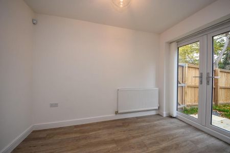 2 bedroom end of terrace house to rent - Photo 3