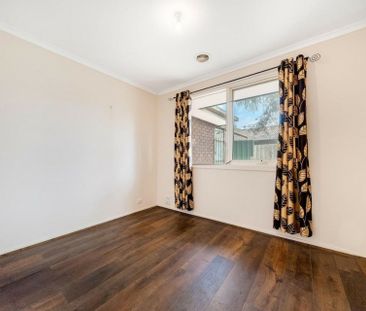 8 Dobell Crescent, Werribee VIC, Belconnen - Photo 5